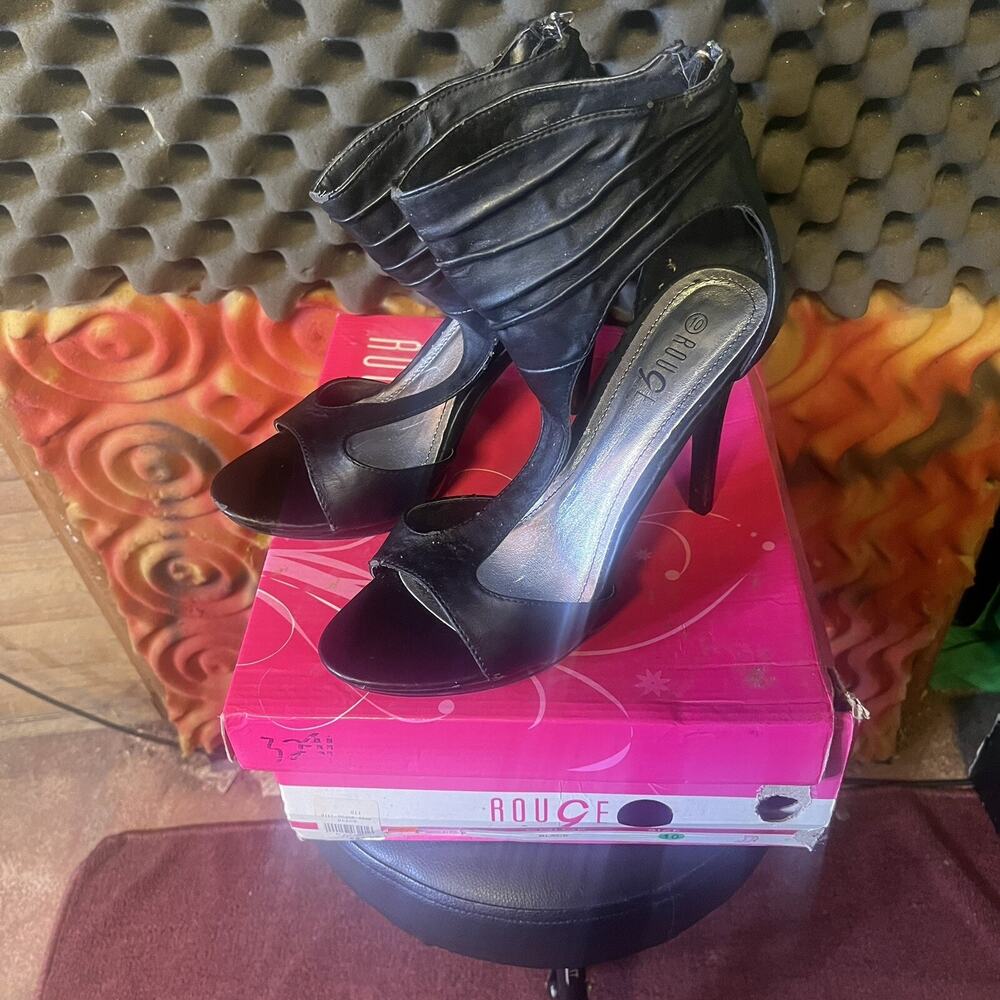 Rogue Black Zipper Strap Open Toe Women's Stiletto Heels 10 Peep Maneater